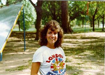 Cindy at Lincoln Park, Galesburg (Click to Begin)